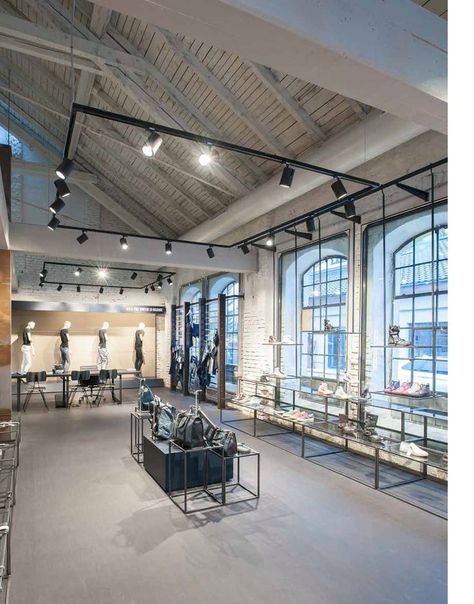 High Ceiling Shop Interior Design, High Ceiling Lighting, Salon Lighting, Modern Warehouse, Track Lights, Museum Lighting, Employee Morale, Retail Lighting, Warehouse Design