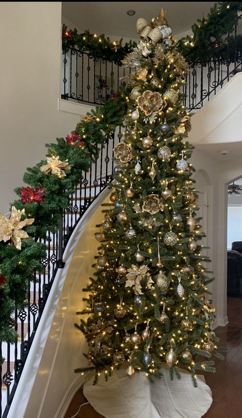 Christmas Tree Entryway, Little Christmas Tree, Entryway Lighting, With Christmas Tree, Little Christmas Trees, Beautiful House Plans, Beautiful House, Beautiful Homes, House Plans