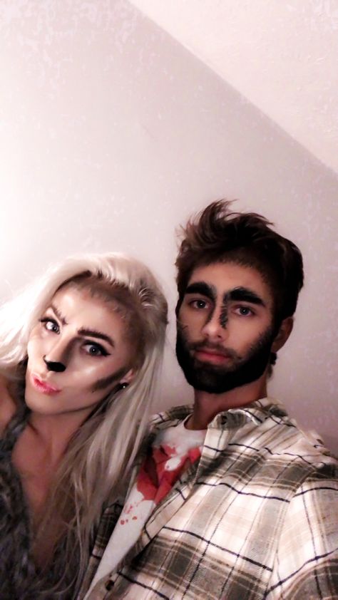 Vampire And Werewolf Couple Costume, Werewolf Couple Costume, Vampire Werewolf Couple, Vampire And Werewolf Couple, Werewolf Halloween Makeup, Werewolf Couple, Werewolf Transformation, Vampire And Werewolf, Werewolf Halloween