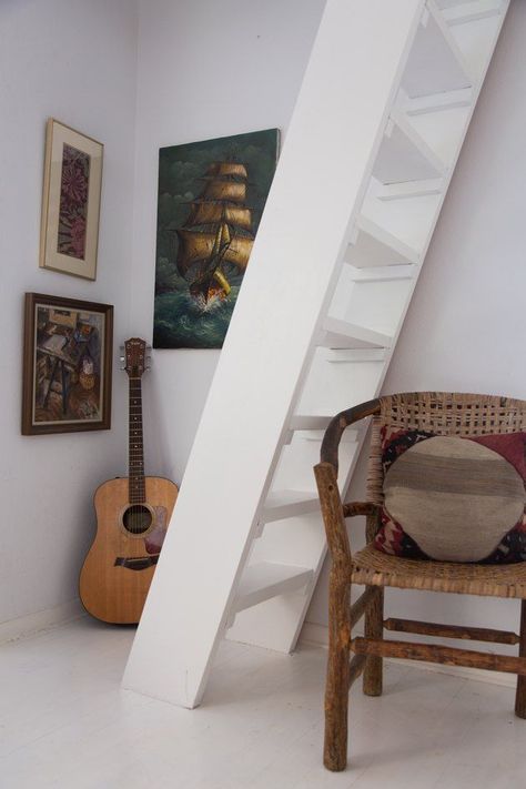 Small Staircase Ideas, Stairs For Small Spaces, Small Space Stairs, Small Staircase, Bohemian Dining Room, Tiny House Stairs, Traditional Staircase, Craftsman Cottage, Stairs Ideas