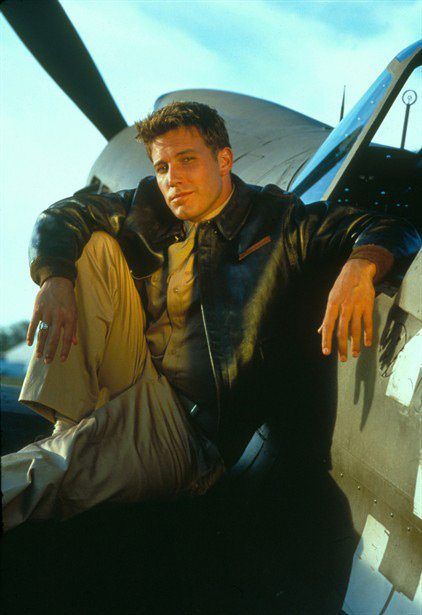 Pearl Harbour Movie, Young Ben Affleck, Rafe Mccawley, Pear Harbor, Pearl Harbor Movie, 50s Beach, 1940s Aesthetic, Michael Bay, Chad Michael Murray