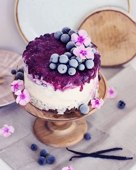 Blackcurrant bourbon Icecream Cake...recipe is now on the Blog 🍇 [werbung] #newblogpost #linkinbio #foodporn #foodoovers #foodblogger Bourbon Ice Cream, Ice Cream Cake Recipe, Breakfast Waffles, Ice Cream Popsicles, Black Currant, Ice Cream Cake, Sweet Desserts, Cream Cake, Smoothie Bowl