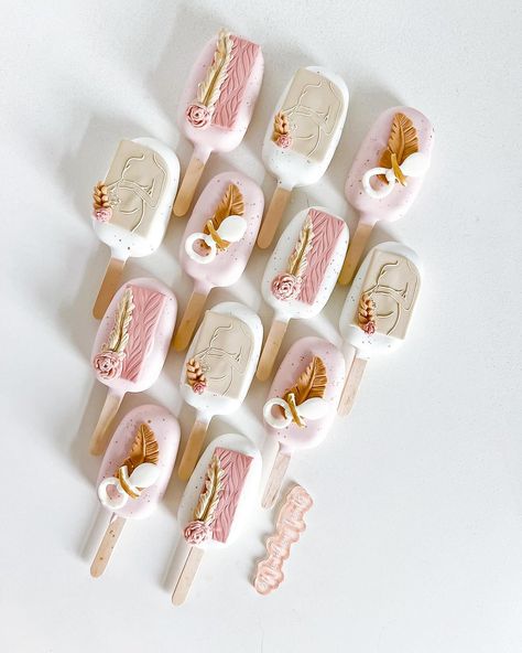 Boho Cake Pops Ideas, Boho Cakesicles, Boho Treats, Cake Popsicles Ideas, Baby Shower Cakepops, Cake Sicles, Boho Cake, Baby Shower Cake Pops