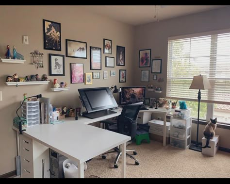 Cintiq Workspace, Pastel Gamer, Brianna Garcia, Artist Desk, Artist Workspace, Dream Desk, Study Desk Decor, Art Studio Room, Art Studio At Home