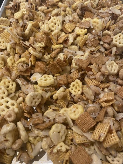 Cereal Recipes Snacks, Crispix Snack Mix, Chex Party Mix Recipe, Chex Mix Recipes Sweet, Honeycomb Cereal, Sweet Chex Mix, Party Mix Recipe, Peanut Butter Chip Cookies, Chex Party Mix