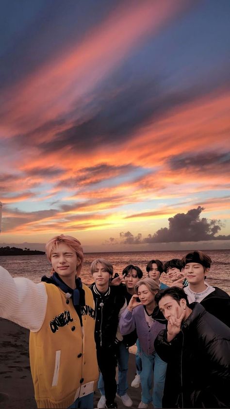 Stray Kids All Together, Skz Group Photos, Kpop Groups Together, Stray Kids Ot8 Group Pic, Stray Kids Group Pic Wallpaper, Straykids Wallpaper Group, Stray Kids Group Photoshoot, Stray Kids Group Wallpaper, Cute Stray Kids Wallpaper