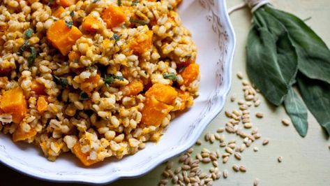 Pearl barley, butternut squash and sage risotto Filet Mignon Chorizo, Sage Risotto, Butternut Squash And Sage, How To Cook Barley, Barley Risotto, Barley Recipe, Squash Risotto, Butternut Squash Risotto, Risotto Recipe