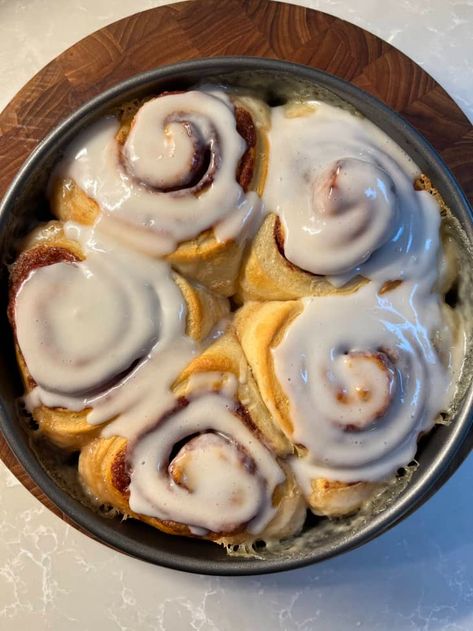 Best Way To Make Pillsbury Cinnamon Rolls, Pillsbury Cinnabon Cinnamon Rolls, Christmas Breakfast Cinnamon Rolls, Cinnamon Roll Tube Recipes, Pillsbury Cinnamon Rolls Hack, Cinnamon Rolls Homemade Easy Pillsbury, Tube Cinnamon Rolls With Heavy Cream, Easy Cinnamon Rolls Recipe Pillsbury, Til Too Cinnamon Rolls