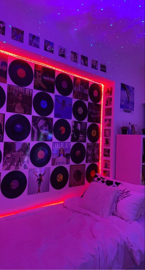 Purple Thoughts, Chambre Indie, Tik Tok Famous, Indie Bedroom, Record Room, Bedroom Vibes, Neon Bedroom, Loft Bedroom, Chill Room