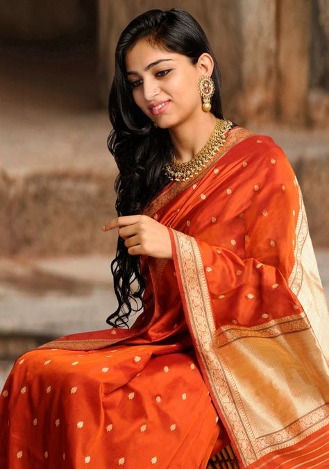 Burnt orange benaroshi Engagement Saree, Banaras Sarees, Kanjivaram Sarees Silk, Burnt Orange Weddings, Sequin Saree, Saree Jewellery, Resham Work, Bridal Party Outfit, Orange Saree