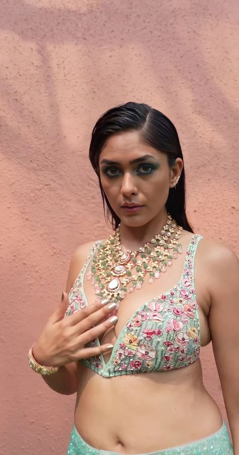 Mrinal Thakur Hot Pics, Disha Patni Hd Wallpaper Bold, Mrunal Thakur Navel, Mrunal Thakur Hot Back Side, Mrunal Thakur Hot Pics, Mrunal Thakur, Indian Actress Hot Pics, Hot Pics, Bollywood Celebrities