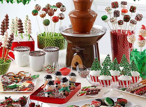 10 decadent Christmas treats ideas: 'Tis the season to have yourself a merry little dip-n-drizzle candy melts party. Christmas Treats Ideas, Buffet Dessert, Grinch Christmas Party, Kids Christmas Party, Cookie Party, Christmas Sweets, Chocolate Decorations, Christmas Goodies, Candy Melts