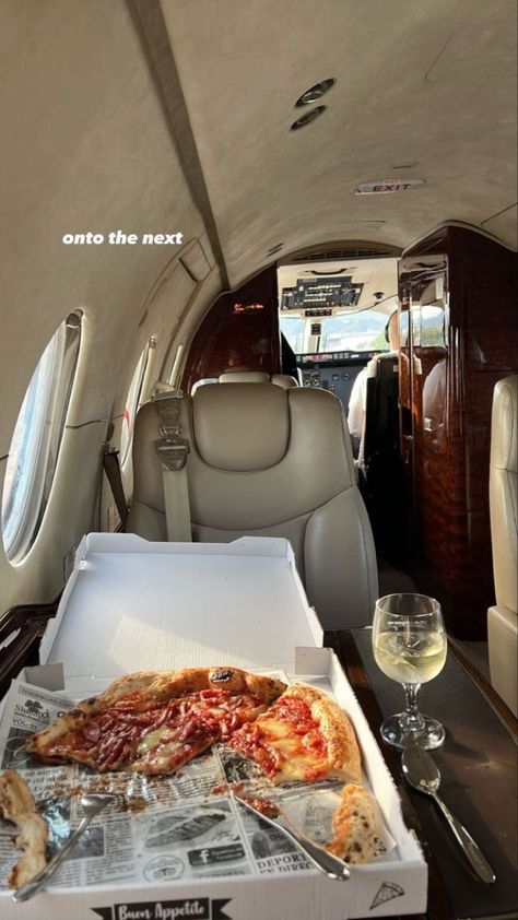 Private Jet Food, Team Dinner, Luxury Lifestyle Couple, Instagram Party, Life Vision Board, Private Plane, Super Rich Kids, Rich Lifestyle, Luxury Lifestyle Dreams