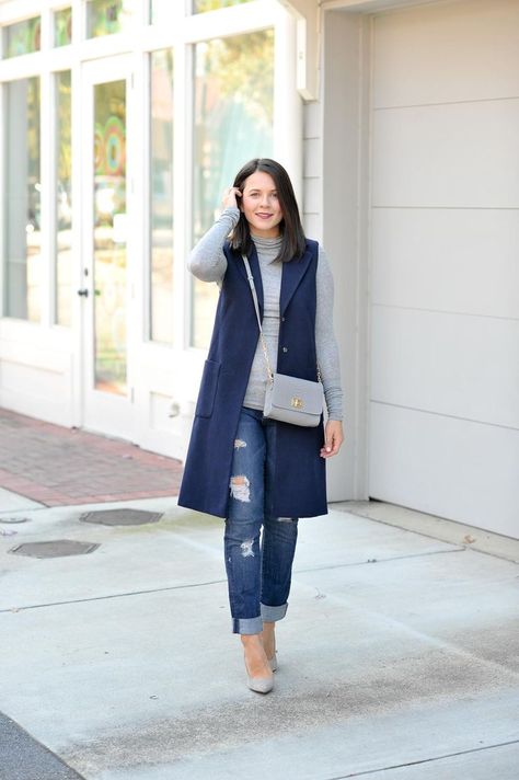 Sleeveless trench coat, fall casual outfit ideas - My Style Vita @mystylevita Blue Vest Outfit, Sleeveless Blazer Outfit, Long Vest Outfit, Trench Outfit, Sleeveless Trench Coat, Sleeveless Trench, Vest Outfit, Sleeveless Coat, Sleeveless Blazer