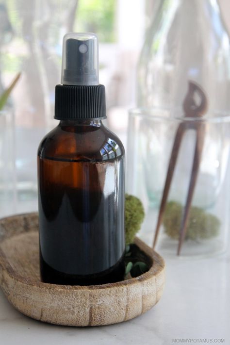 Easy DIY Hair Spray Recipe Natural Hair Spray Bottle Recipes, Diy Hair Mist Sprays, Diy Hair Spray Hold, Homemade Hair Gel, Homemade Hair Spray, Easy Diy Hair, Diy Hair Spray, Natural Hair Spray, Hair Spray Bottle