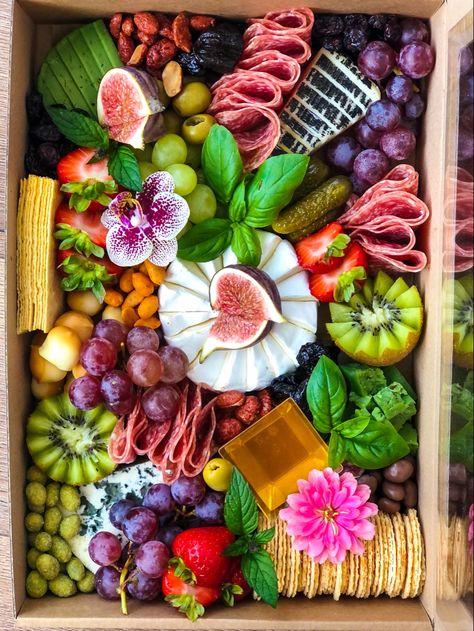 Charcuterie Box, Charcuterie Gifts, Christmas Platter, Party Food Buffet, Charcuterie Inspiration, Charcuterie Platter, Charcuterie And Cheese Board, Charcuterie Recipes, Savory Appetizer