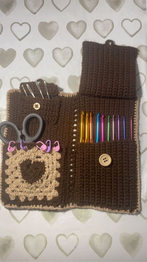 Hook Holder Crochet, Crochet Tool Holder Pattern, Crochet Holder For Hooks, Crochet Supply Bag, Crochet Supplies Holder, Crocheted Hook Case, Crochet Pouch For Hooks, Crochet Tools Accessories, Crochet Projects For School