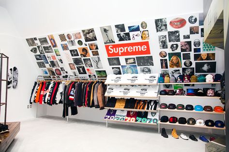 Image of Supreme for Dover Street Market New York T-Shirt Supreme Store, Sneakerhead Room, Supreme Clothing, Hypebeast Room, New York T Shirt, Dover Street Market, Street Market, Room Setup, Retail Space