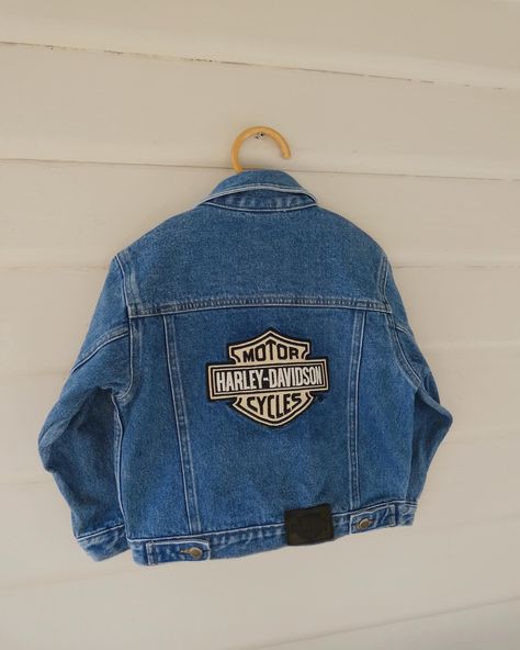 The coolest jacket ~ Online now 🎈 Retro Dark Wash Button-up Denim Jacket, Luxury Button-up Denim Jacket With Snap Buttons, Acid Wash Denim Button-up Outerwear, Luxury Dark Wash Button-up Denim Jacket, Harley Davidson Long Sleeve, Motor Harley Davidson Cycles, Cool Jackets, Jackets Online, Harley Davidson