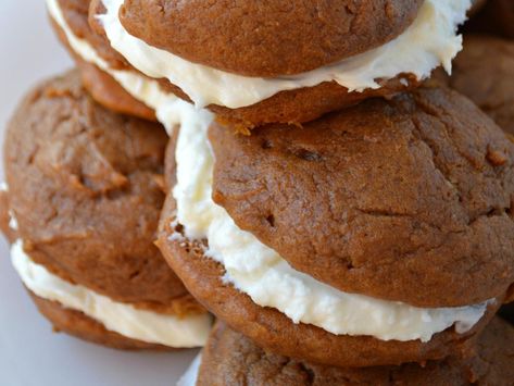 Cake Mix Whoopie Pies, Pumpkin Whoopie Pie, Cake Whoopie Pies, Whoopie Pie Recipe, Apple Spice Cake, Pumpkin Whoopie Pies, Baking Cookbooks, Whoopie Pie, Spice Cake Mix