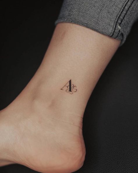 Minimalist Lettering, Latin Script, H Tattoo, Dog Paw Tattoo, Print Letters, Paw Tattoo, Initial Tattoo, Dog Paw Print, Tiny Dogs