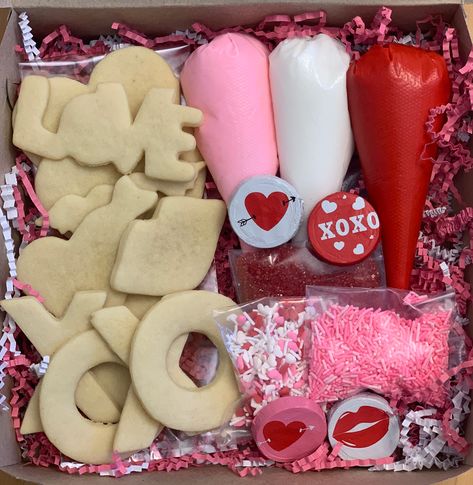 Valentines Diy Cookie Kit, Valentines Cookie Kits, Valentines Treats To Sell, Valentines Day Dessert Box Ideas, Valentine Cookie Kit, Valentines Cookie, Bake Sale Treats, Cookie Kits, Valentine Cookies Decorated