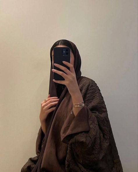 Abaya Mirror Selfie, Brown Abaya, Abaya Aesthetic, Hijab Party, Party Aesthetic, Mirror Selfie, Mirror