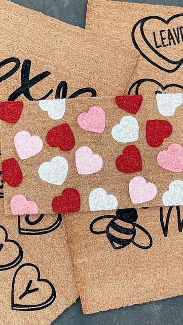 The Doormat Company® on Instagram: "like, PINCH me✨💓🖌️ [& no this isn’t cake 😂] • • • #doormatsofinstagram #craftideas #crafty #artistsoninstagram #artsy #valentines #valentinedecor #doormats #doormat #doormatsofinstagram #homedecor #porchdecor #shopsmall #entrepreneur #thedoormatcompany" Valentines Door Mat Diy, Valentine Doormat, Door Mat Ideas Diy Rugs, Spring Doormat, Valentines Door Mat, Bedroom Door Sign, Diy Outdoor Mat, Apartment Front Door Decor Entrance, Valentines Porch Decor