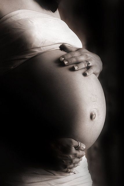 Black and white photos are so classic. When I'm pregnant (years from now!) I would love a photo like this. I love the details of the lighting as well as the wedding ring being present in the picture. Black Pregnant Belly, Pregnant Belly Photography, Pregnant Photos, Natural Childbirth, Belly Pics, Beautiful Pregnancy, Pregnancy Photography, Natural Pregnancy, I'm Pregnant