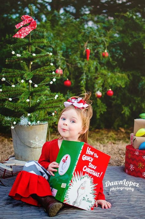 Cindy Lu, Outdoor Christmas Photos, Christmas Mini Shoot, Baby Christmas Photos, Xmas Pictures, Xmas Photos, The Grinch Stole Christmas, Family Christmas Pictures, Christmas Portraits