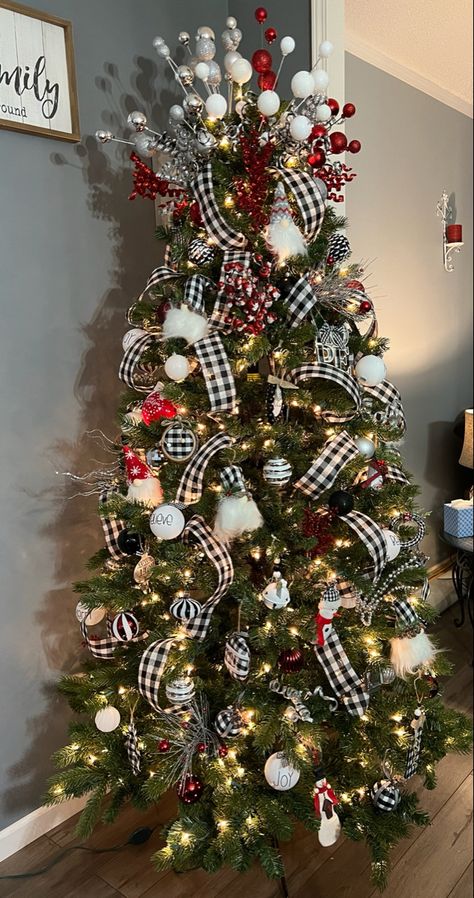 Ribbon Christmas Tree, Country Christmas Trees, Buffalo Plaid Christmas Decor, Buffalo Plaid Christmas Tree, Tree Inspiration, Plaid Christmas Decor, Plaid Christmas Tree, Ribbon Christmas, Christmas Tree Inspiration