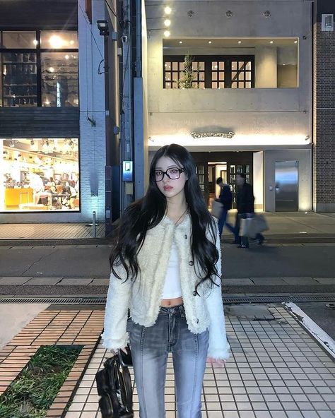 Asian Winter Outfits, Japan Outfit Winter, Winter In Japan, Japan Outfits, Japan Outfit, Korean Couple, Instagram Girls, Winter Looks, New Outfits