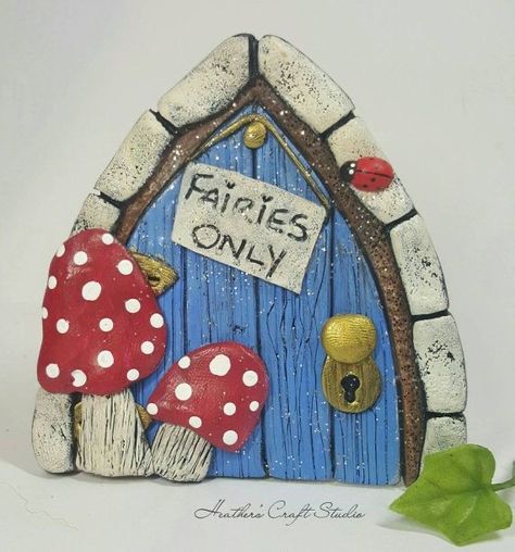 Magical Fantasy World, Fairy Rocks, Hobbit Style, Night Elves, Faerie Door, Rock Painting Tutorial, Fairy Garden Designs, Fairy Crafts, Painted Rocks Craft