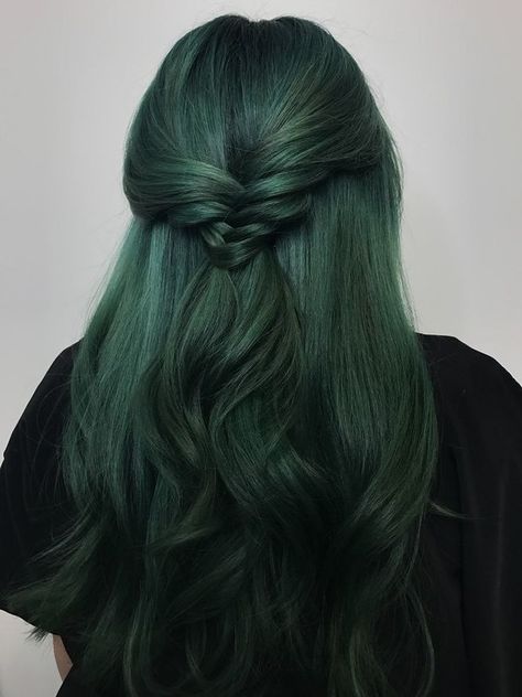 Sea Witch Hair, Black And Green Hair, Fall Highlights, Dark Green Hair, Witch Hair, Blonde Streaks, Fesyen Rambut, Green Wig, Pulp Riot