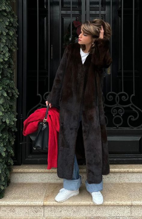 Long Fur Coat Outfit Classy, Long Fur Coat Outfit, Faux Fur Long Coat, Fur Long Coat, Fur Coat Outfit, Long Fur Coat, Faux Coat, Long Faux Fur Coat, Winter Streetwear