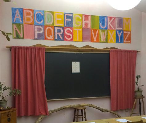 The Waldorf Way Waldorf First Grade Classroom, Waldorf Classroom Decor, Waldorf 1st Grade, Waldorf Alphabet, Waldorf Learning, Waldorf Classroom, 1st Grade Classroom, English Abc, Waldorf Homeschooling