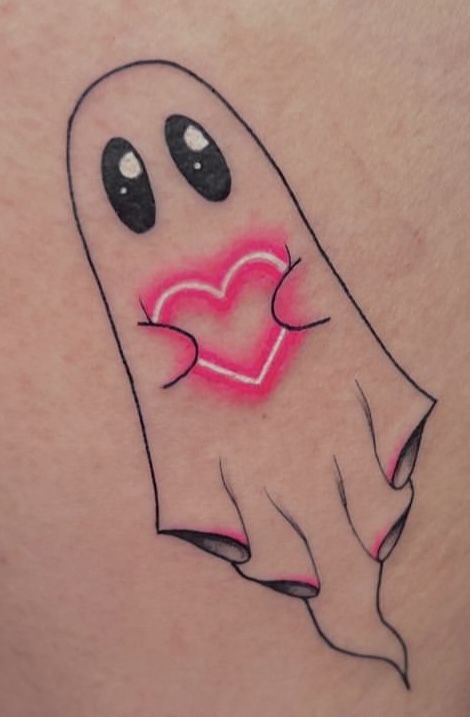 Small Lovers Tattoo, Honeycomb Hand Tattoo, Halloween Heart Tattoo, Spooky Forearm Tattoo, Ghost Heart Tattoo, 90s Inspired Tattoos, Small Tattoos Skull, Pastel Goth Tattoo Ideas, Mouth Knee Tattoo