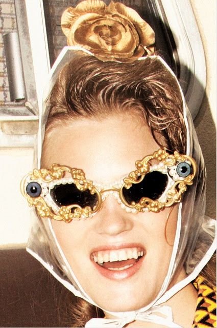 Weird Glasses, Space Glasses, Crazy Sunglasses, Unique Glasses, Throwing Shade, Unique Sunglasses, Golden Girl, Cat Walk, Gold Sunglasses