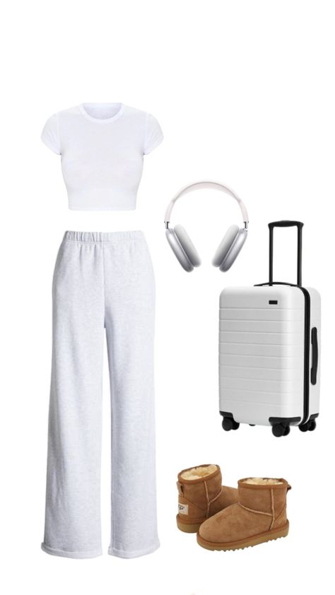 Airport outfit Cozy Airport Outfit Fall, Airplane Outfit Aesthetic, Airport Outfit Inspo Comfy, Airport Tips For Teens, Elevated Airport Outfits, Travel Aesthetic Airport Outfit, Outfit Avion, Airport Fits Aesthetic, Air Port Outfit Ideas