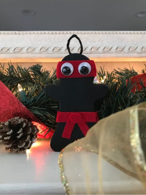 This little ninjabread man ornament is so adorable and is one of my favs! I got the wooden gingerbread man ornament at Micheals. This ornament is so fun and easy to make! First you paint your gingerbread man ornament black. Then you take sticky red felt and make the mask and belt pieces. Next you glue on the googly eyes on. Happy Crafting! Gingerbread Disguise, Ninjabread Man, Graham Cracker Gingerbread House, Class Themes, Bread Man, American Ninja Warrior, Class Theme, Ninja Warrior, Wooden Ornament