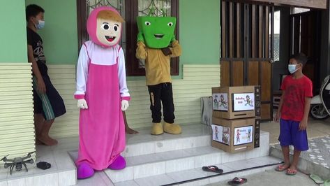 MY FRIENDS UNBOXING & WEARING CLOWN ADU DU WITH MASHA, LILY ALAN WALKER INSTRUMENT SONG Lily Alan Walker, Adu Du, San Bruno, Masha And The Bear, American Video, Boboiboy Galaxy, Patrick Star, Alan Walker, First Video