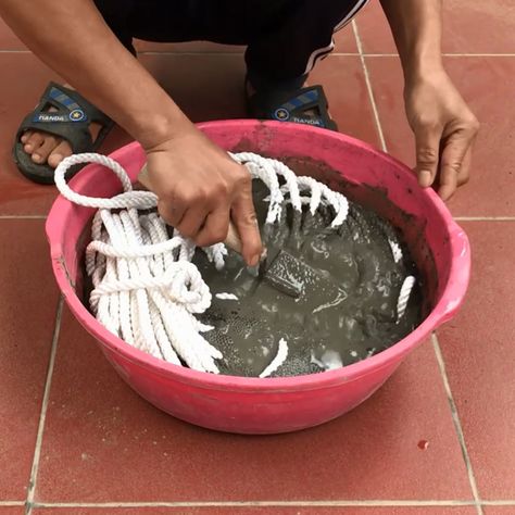 Concrete Diy Garden, Cement Pots Diy, Diy Garden Decoration, Cement Statues, Most Beautiful Flower, Chennai Express, 2x4 Projects, Cement Flower Pots, Cement Garden