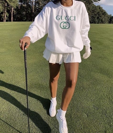 Fashion Meaning, Mode Tennis, Indie Outfits Grunge, Mode Indie, Gucci Sweatshirt, Japanese Minimalist, Tennis Outfits, Fashion Ads, Tennis Skirt Outfit