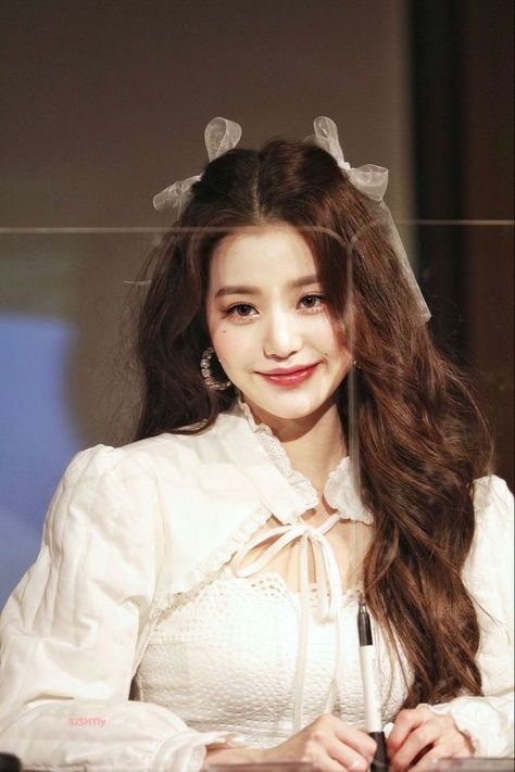 Wonyoung Hairstyle, Kpop Hair, Beauty Makeup Tips, Korean Hairstyle, Hairstyles For School, Aesthetic Hair, Ponytail Hairstyles, Pretty Hairstyles, Hair Looks