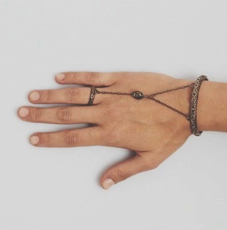 Apocalypse Jewelry, Apocalypse Fashion, Hand Jewellery, Ring Bracelet Chain, Pamela Love, Hand Bracelet, Post Apocalypse, Dream Style, Yoga Jewelry