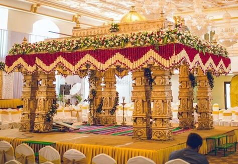 Indian Wedding Mandap Indoor, Wedding Mandap Indoor, Indian Wedding Mandap, Wedding Exhibition, Indian Wedding Decorations Receptions, Small Wedding Decor, Reception Stage Decor, Simple Stage Decorations, Wedding Stage Backdrop