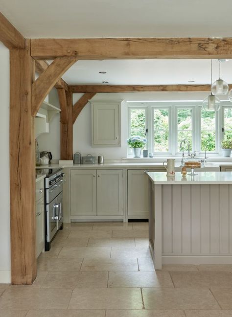 Oak Frame House, Country Kitchen Designs, Farmhouse Kitchen Ideas, Wood Beam Ceiling, Kitchen Ceiling, Beautiful Farmhouse, Kitchen Farmhouse, Hus Inspiration, Wood Beams