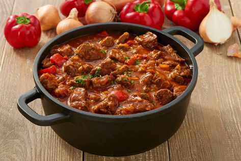 Eastern European Recipes, Confort Food, Healthy Slow Cooker, Slow Cooker Recipes Healthy, Goulash, Healthy Crockpot, European Food, Healthy Crockpot Recipes, Lunch Snacks