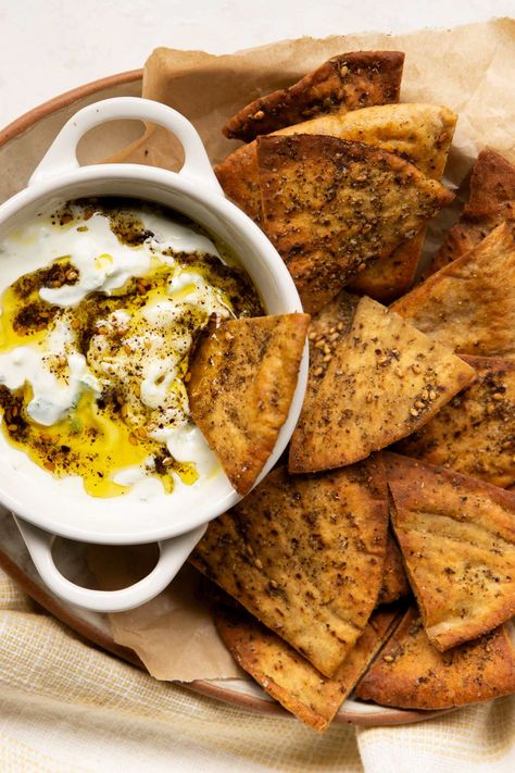 These crispy and fresh homemade pita chips are made in the air fryer! They require 4 ingredients and are ready in just 12 minutes. They're flavorful, vegan, customizable, and healthier than store-bought snack options - perfect for a quick appetizer or easy snack. No deep frying! Pita Chips Recipe, Healthy Appetizers Recipes, Homemade Pita Chips, Quick Appetizer, Homemade Pita, Homemade Spice Blends, Meat Snacks, Appetizers Recipes, Quick Appetizers