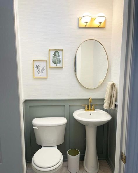 Powder room ideas with a pedestal sink - DIY pedestal sink Pedestal Sink Bathroom Update, Tiny Pedestal Sink, Pedestal Sink Mirror, Powder Rooms With Pedestal Sinks, Half Bath With Pedestal Sink, Half Bathroom Ideas With Pedestal Sink, Pedistool Sink, Pedastool Sink, Small Powder Bath